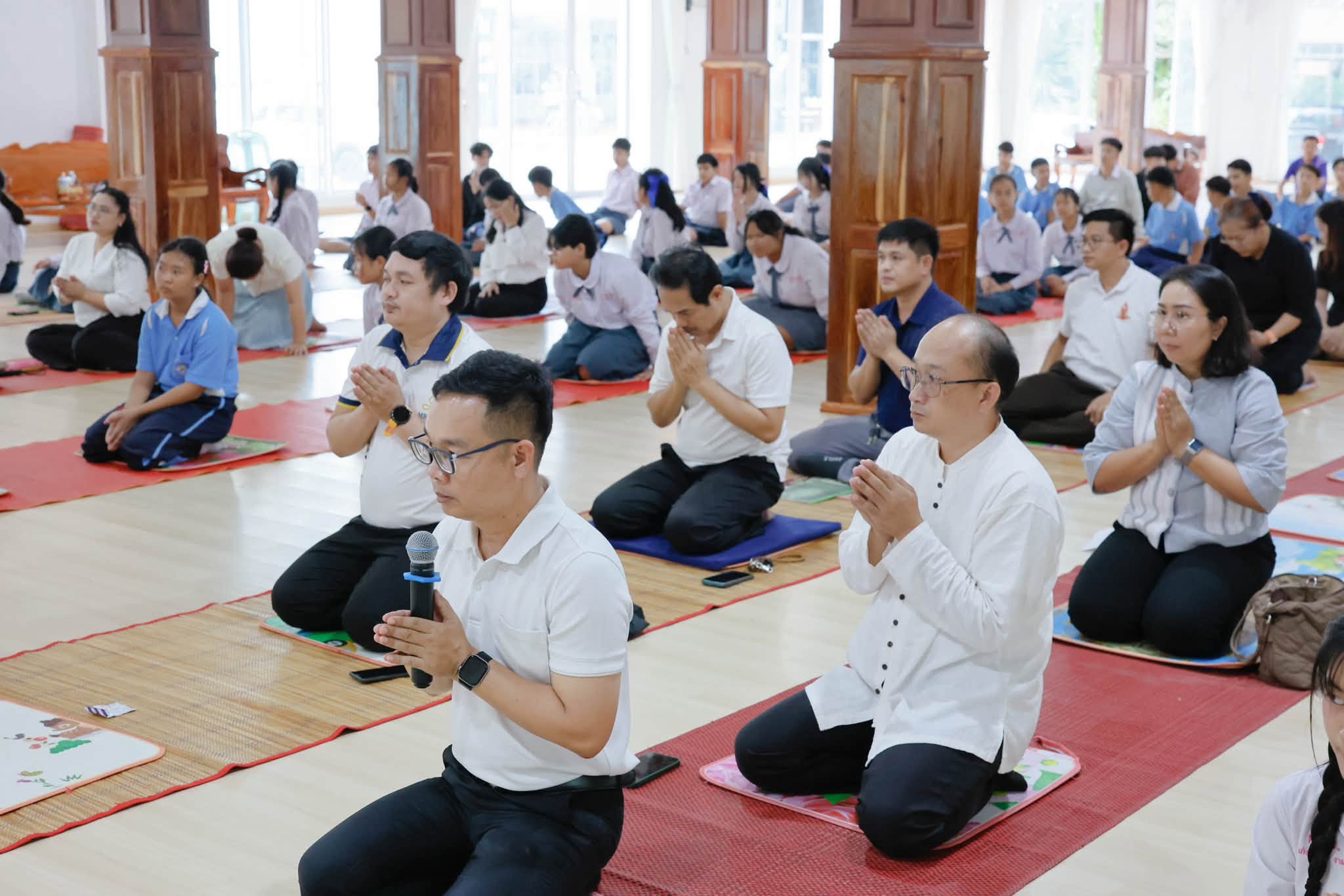 ผู้บริหาร บุคลากร และนักศึกษาร่วมกิจกรรมศุกร์ถึงธรรม สุขถึงใจ